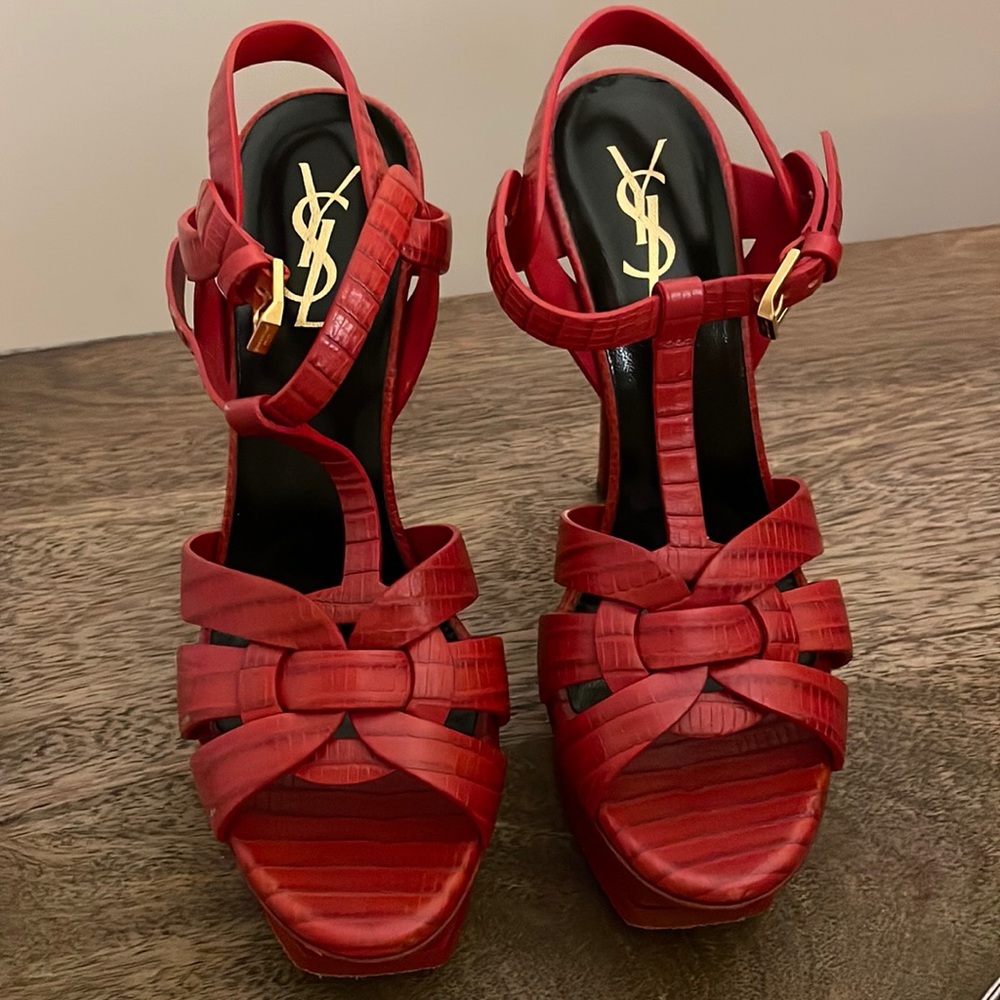 Red Leather Lizard Embossed
Platform "Tribute" Sandals SZ- size 37